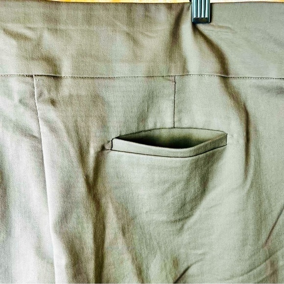 Croft & Barrow The Effortless Stretch Pants Khaki Boot Cut Mid Rise Petite 22W - Picture 4 of 16